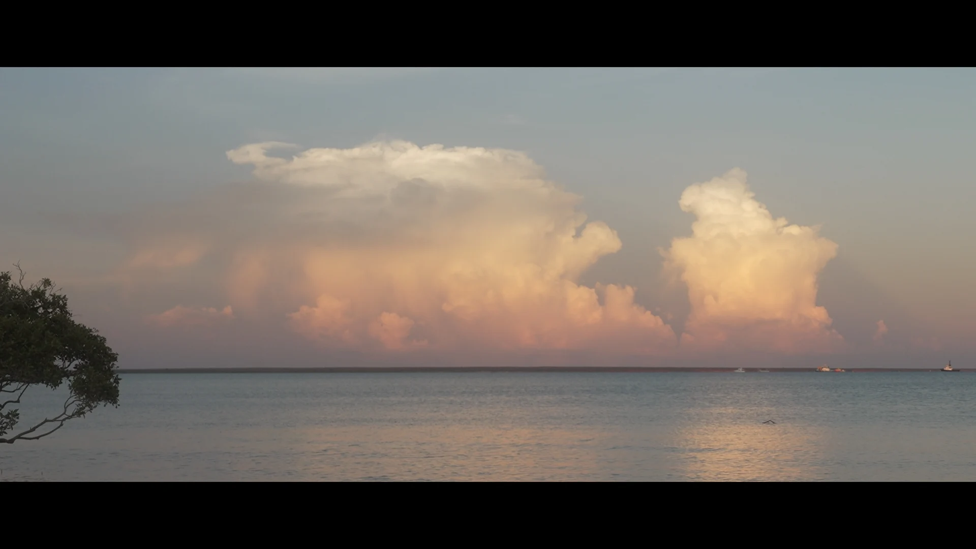 08 / 海面与云