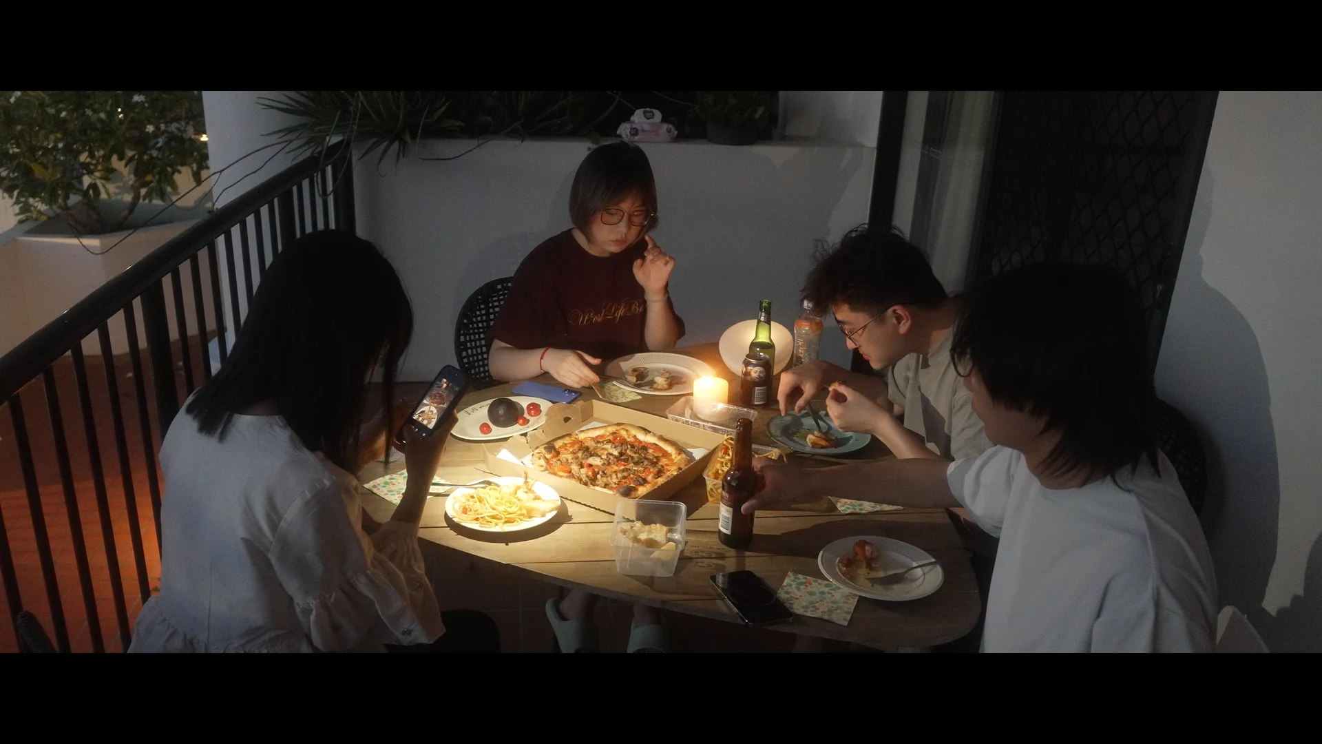 06 / 围坐的一餐